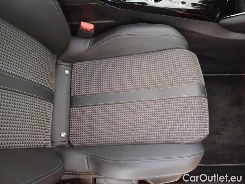 Peugeot  2008 PEUGEOT  / 2019 / 5P / CROSSOVER PURETECH 130 EAT8 GT S/S AUT. #14