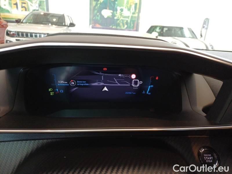 Peugeot  2008 PEUGEOT  / 2019 / 5P / CROSSOVER PURETECH 130 EAT8 GT S/S AUT. #4