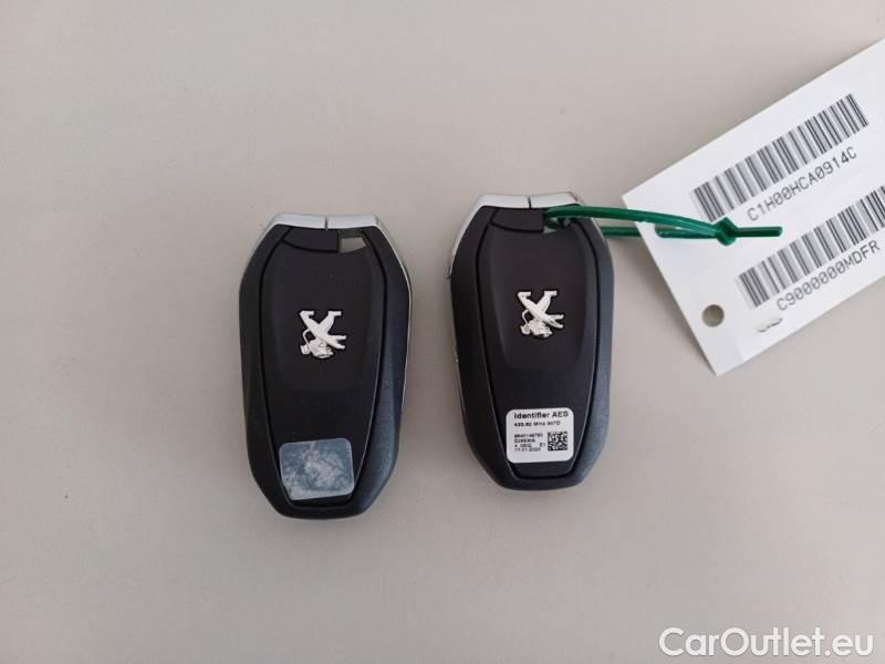 Peugeot  2008 PEUGEOT  / 2019 / 5P / CROSSOVER PURETECH 130 EAT8 GT S/S AUT. #53