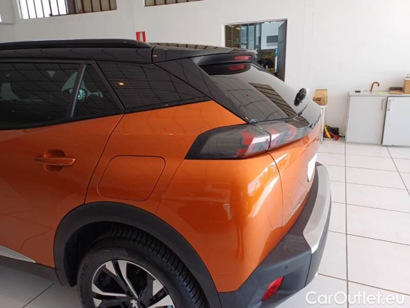 Peugeot  2008 PEUGEOT  / 2019 / 5P / CROSSOVER PURETECH 130 EAT8 GT S/S AUT. #38