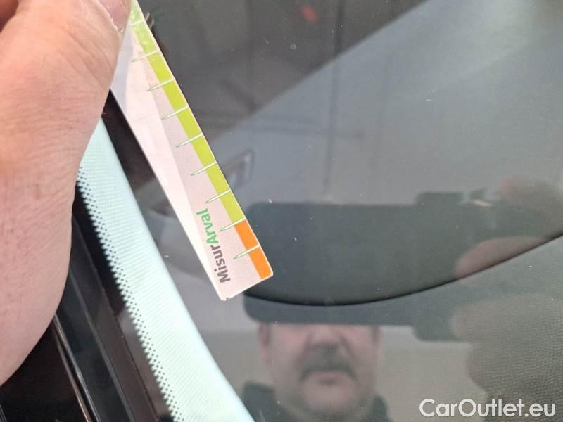 Peugeot  3008 PEUGEOT  / 2020 / 5P / SUV BLUEHDI 130 EAT8 SeS ALLURE #31