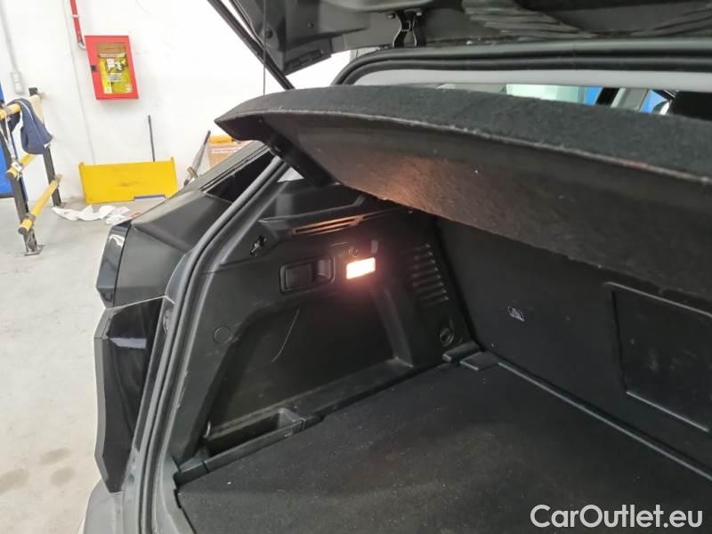 Peugeot  3008 PEUGEOT  / 2016 / 5P / SUV BLUEHDI 130 EAT8 SeS BUSINESS #112