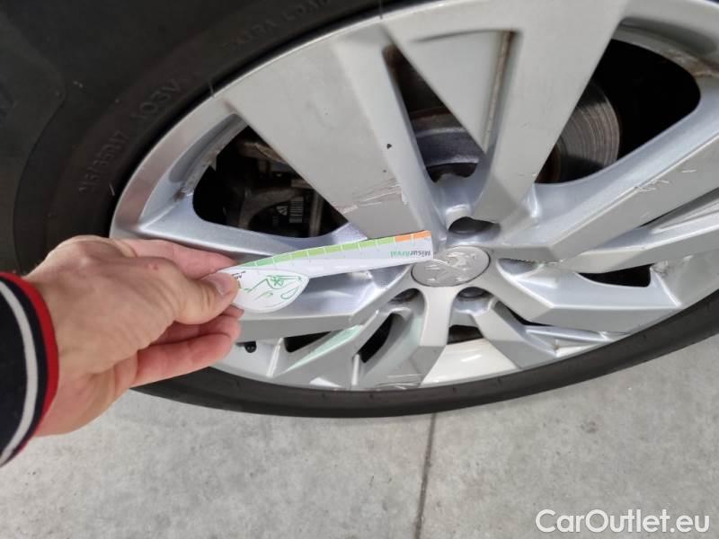 Peugeot  3008 PEUGEOT  / 2016 / 5P / SUV BLUEHDI 130 EAT8 SeS BUSINESS #70