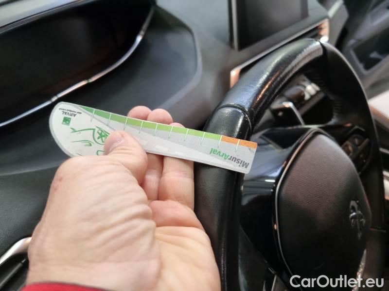 Peugeot  3008 PEUGEOT  / 2016 / 5P / SUV BLUEHDI 130 EAT8 SeS BUSINESS #76