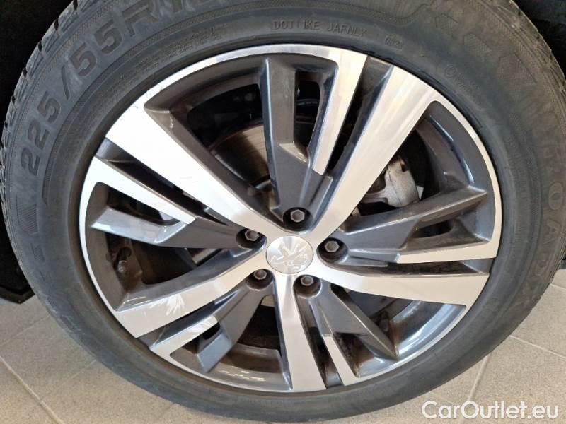 Peugeot  3008 PEUGEOT  / 2020 / 5P / SUV BLUEHDI 130 EAT8 SeS ALLURE #128