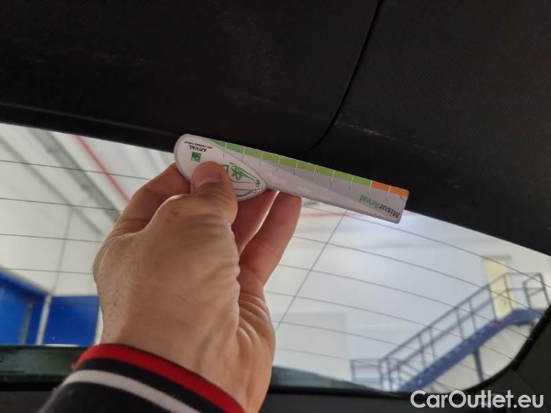 Peugeot  3008 PEUGEOT  / 2016 / 5P / SUV BLUEHDI 130 EAT8 SeS BUSINESS #92