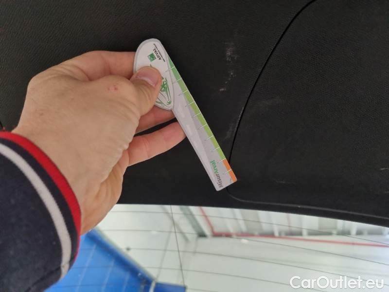 Peugeot  3008 PEUGEOT  / 2016 / 5P / SUV BLUEHDI 130 EAT8 SeS BUSINESS #93