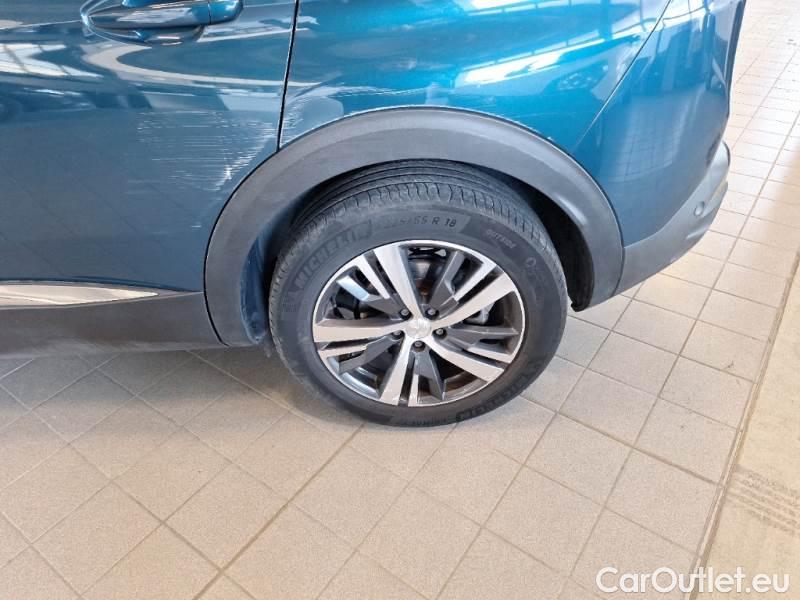 Peugeot  3008 PEUGEOT  / 2020 / 5P / SUV BLUEHDI 130 EAT8 SeS ALLURE #133