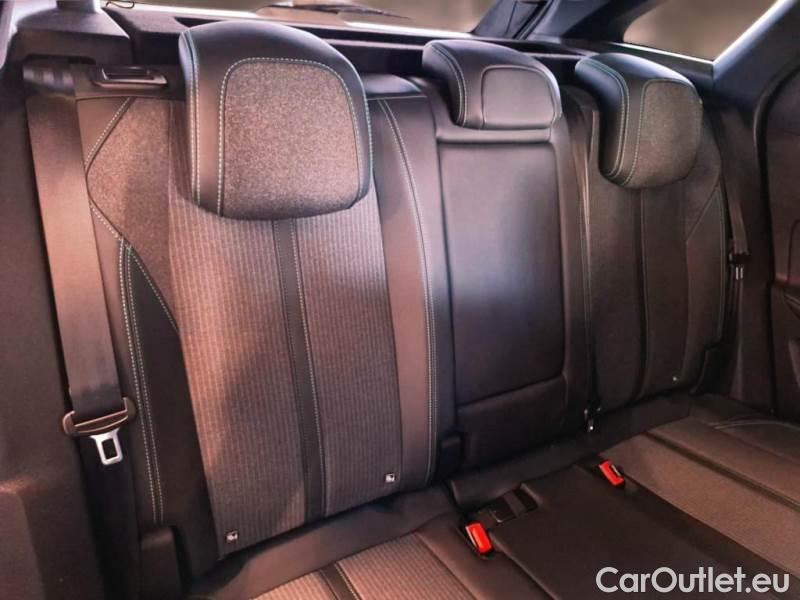Peugeot  3008 PEUGEOT  / 2020 / 5P / SUV BLUEHDI 130 EAT8 SeS ALLURE #15