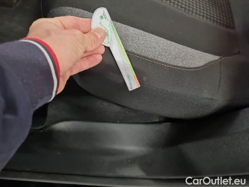 Peugeot  3008 PEUGEOT  / 2016 / 5P / SUV BLUEHDI 130 EAT8 SeS BUSINESS #80