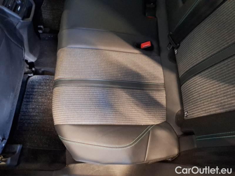 Peugeot  3008 PEUGEOT  / 2020 / 5P / SUV BLUEHDI 130 EAT8 SeS ALLURE #154