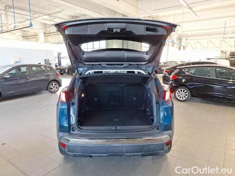 Peugeot  3008 PEUGEOT  / 2020 / 5P / SUV BLUEHDI 130 EAT8 SeS ALLURE #5