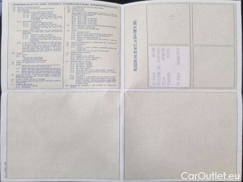 Peugeot  3008 PEUGEOT  / 2016 / 5P / SUV BLUEHDI 130 EAT8 SeS BUSINESS #115