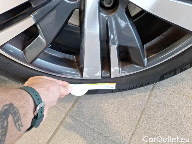 Peugeot  3008 PEUGEOT  / 2020 / 5P / SUV BLUEHDI 130 EAT8 SeS ALLURE #134