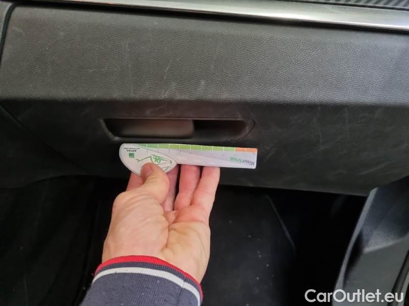 Peugeot  3008 PEUGEOT  / 2016 / 5P / SUV BLUEHDI 130 EAT8 SeS BUSINESS #103