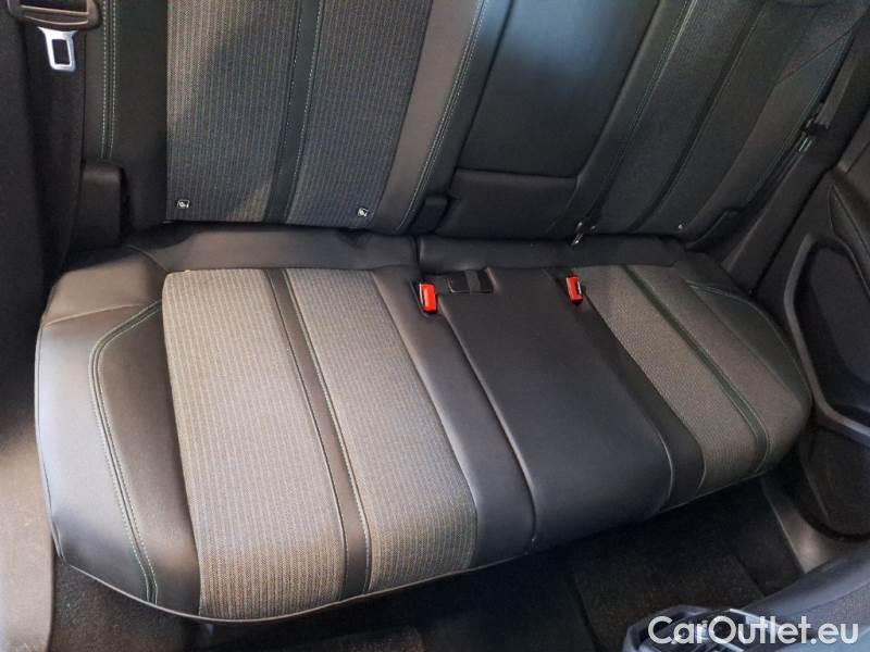 Peugeot  3008 PEUGEOT  / 2020 / 5P / SUV BLUEHDI 130 EAT8 SeS ALLURE #16