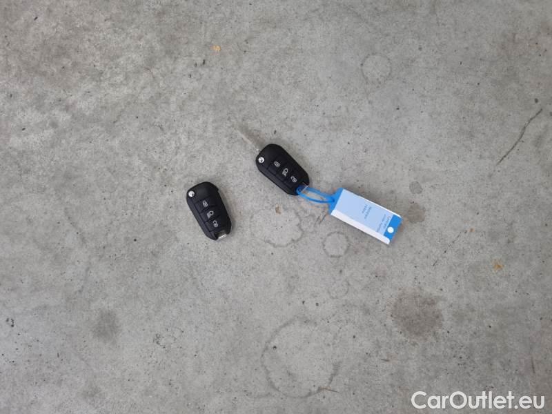 Peugeot  3008 PEUGEOT  / 2016 / 5P / SUV BLUEHDI 130 EAT8 SeS BUSINESS #114