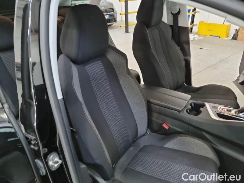 Peugeot  3008 PEUGEOT  / 2016 / 5P / SUV BLUEHDI 130 EAT8 SeS BUSINESS #85