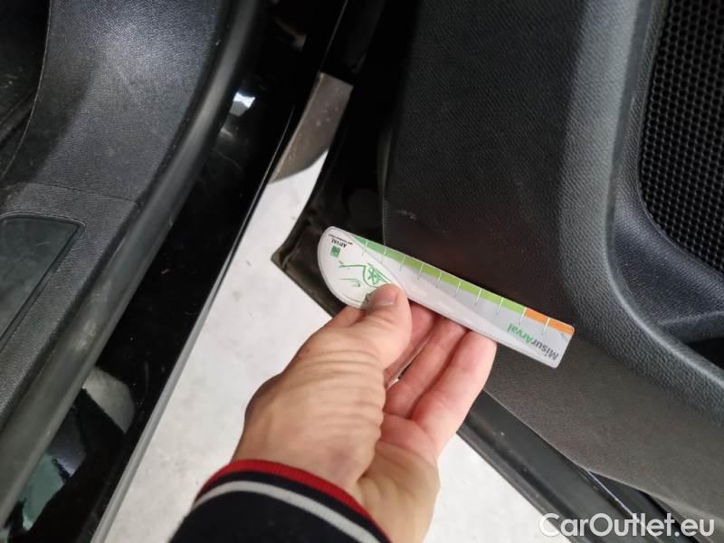 Peugeot  3008 PEUGEOT  / 2016 / 5P / SUV BLUEHDI 130 EAT8 SeS BUSINESS #97