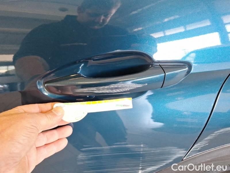 Peugeot  3008 PEUGEOT  / 2020 / 5P / SUV BLUEHDI 130 EAT8 SeS ALLURE #102