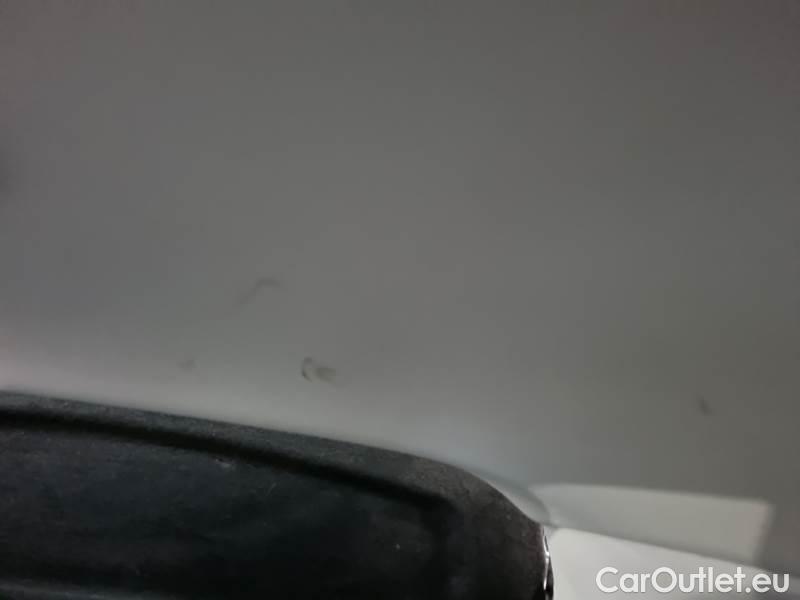 Peugeot  3008 PEUGEOT  / 2016 / 5P / SUV BLUEHDI 130 EAT8 SeS BUSINESS #98