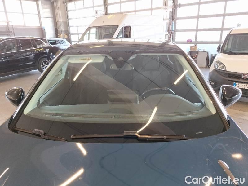 Peugeot  3008 PEUGEOT  / 2020 / 5P / SUV BLUEHDI 130 EAT8 SeS ALLURE #29