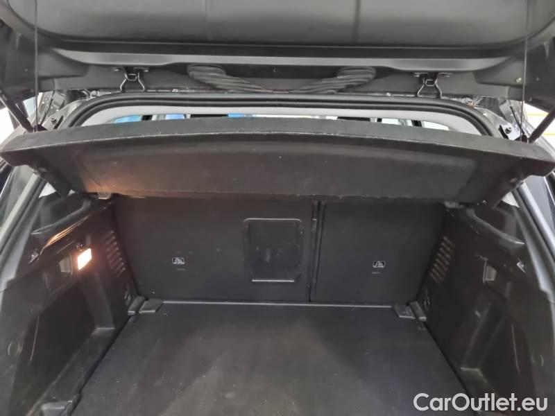 Peugeot  3008 PEUGEOT  / 2016 / 5P / SUV BLUEHDI 130 EAT8 SeS BUSINESS #108