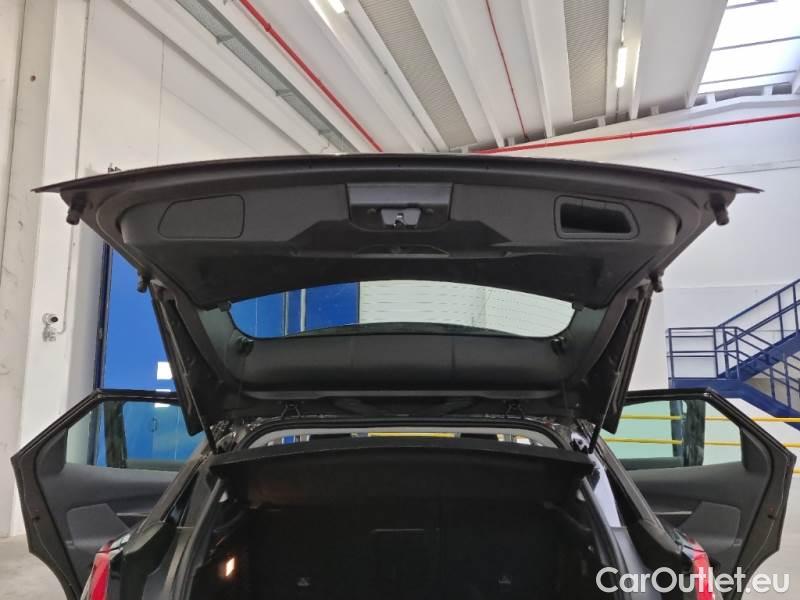 Peugeot  3008 PEUGEOT  / 2016 / 5P / SUV BLUEHDI 130 EAT8 SeS BUSINESS #91