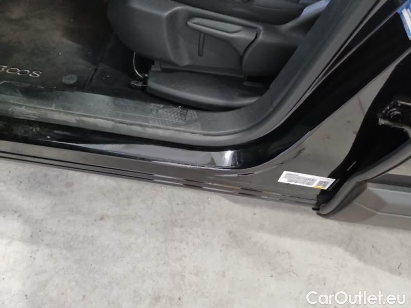 Peugeot  3008 PEUGEOT  / 2016 / 5P / SUV BLUEHDI 130 EAT8 SeS BUSINESS #100