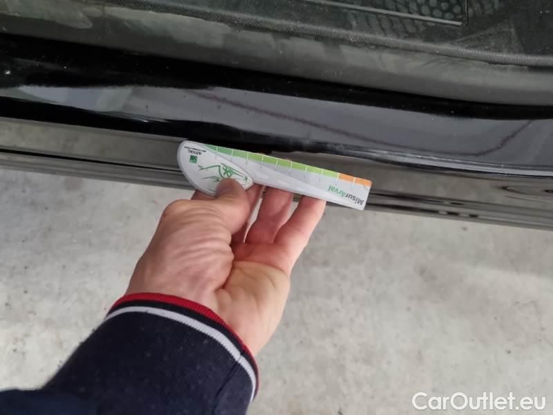 Peugeot  3008 PEUGEOT  / 2016 / 5P / SUV BLUEHDI 130 EAT8 SeS BUSINESS #101