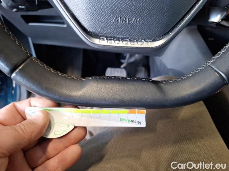 Peugeot  3008 PEUGEOT  / 2020 / 5P / SUV BLUEHDI 130 EAT8 SeS ALLURE #161