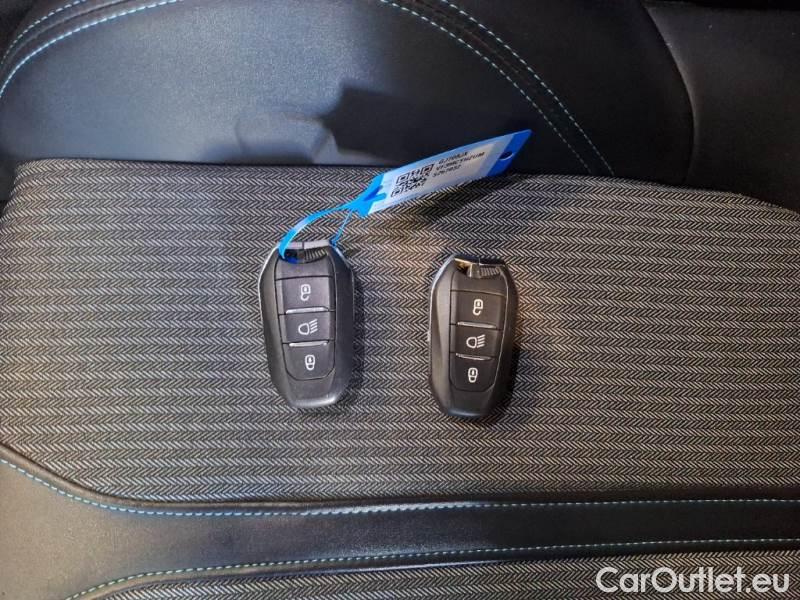 Peugeot  3008 PEUGEOT  / 2020 / 5P / SUV BLUEHDI 130 EAT8 SeS ALLURE #163