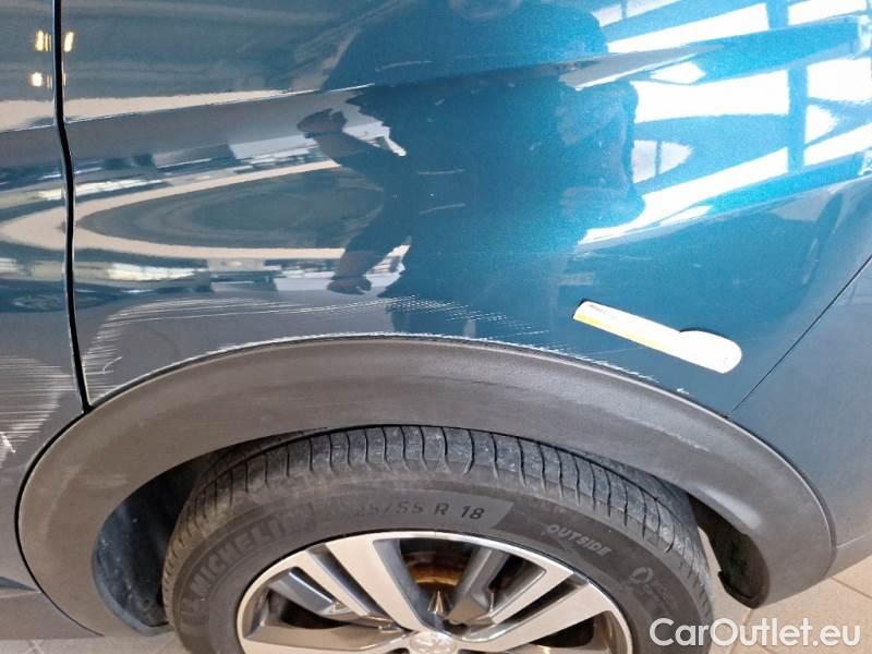 Peugeot  3008 PEUGEOT  / 2020 / 5P / SUV BLUEHDI 130 EAT8 SeS ALLURE #100