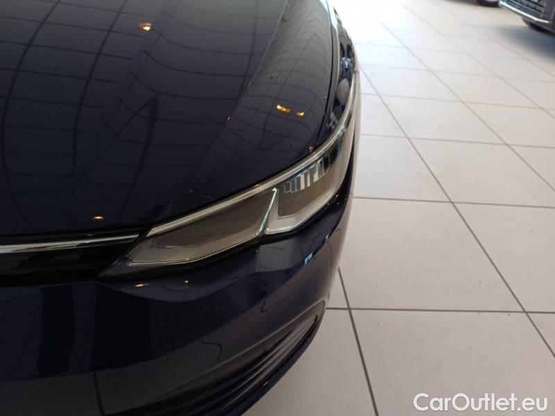 Volkswagen  Golf  VOLKSWAGEN / 2019 / 5P / BERLINA 2.0 TDI SCR 85KW LIFE DSG #41
