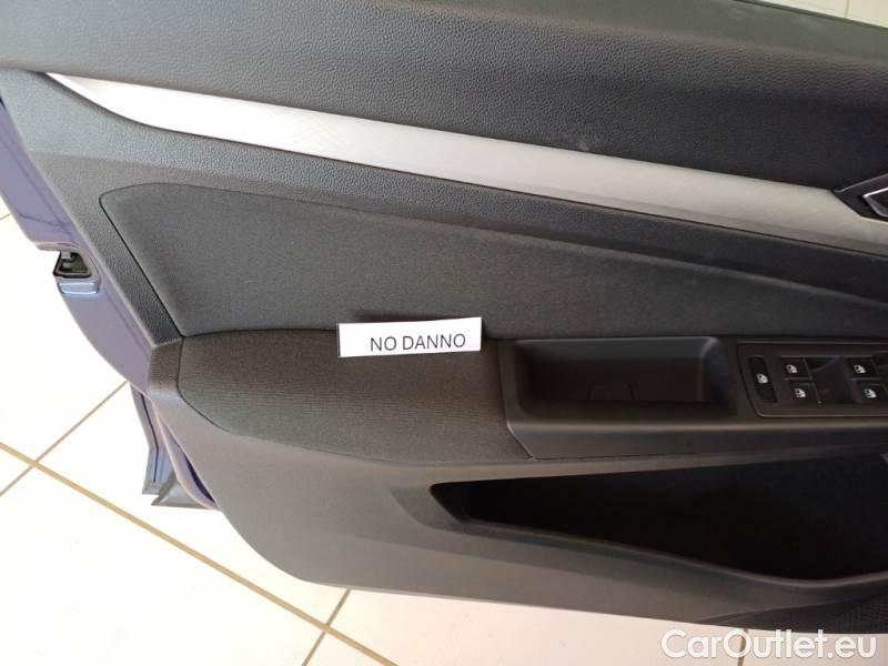 Volkswagen  Golf  VOLKSWAGEN / 2019 / 5P / BERLINA 2.0 TDI SCR 85KW LIFE DSG #125