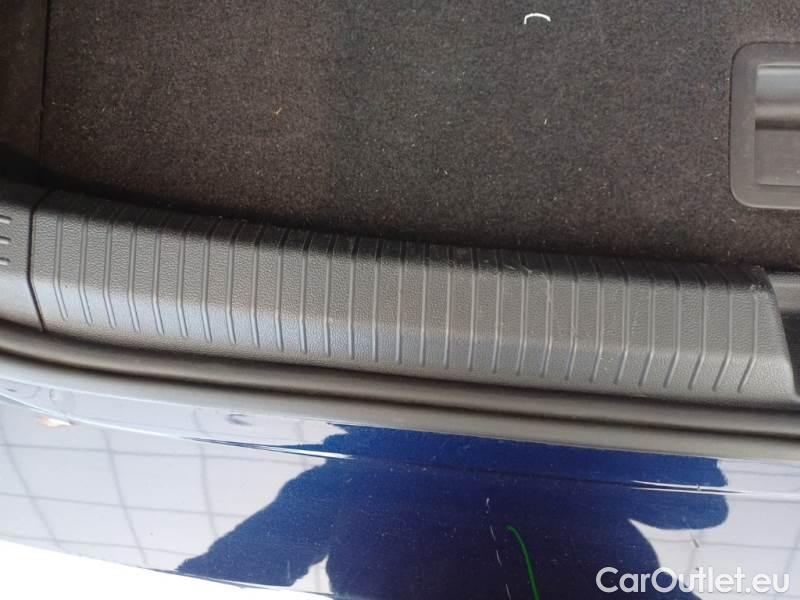 Volkswagen  Golf  VOLKSWAGEN / 2019 / 5P / BERLINA 2.0 TDI SCR 85KW LIFE DSG #144