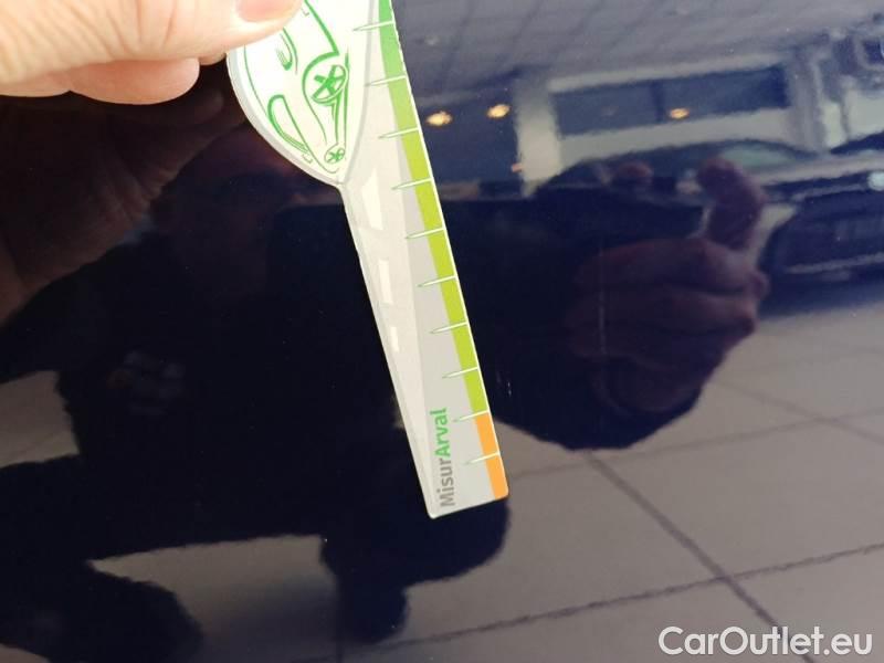 Volkswagen  Golf  VOLKSWAGEN / 2019 / 5P / BERLINA 2.0 TDI SCR 85KW LIFE DSG #97