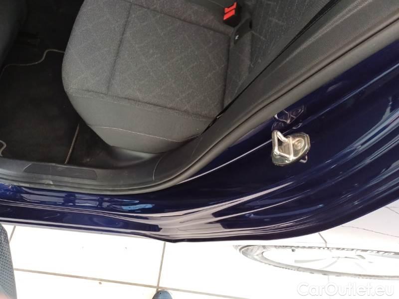 Volkswagen  Golf  VOLKSWAGEN / 2019 / 5P / BERLINA 2.0 TDI SCR 85KW LIFE DSG #140