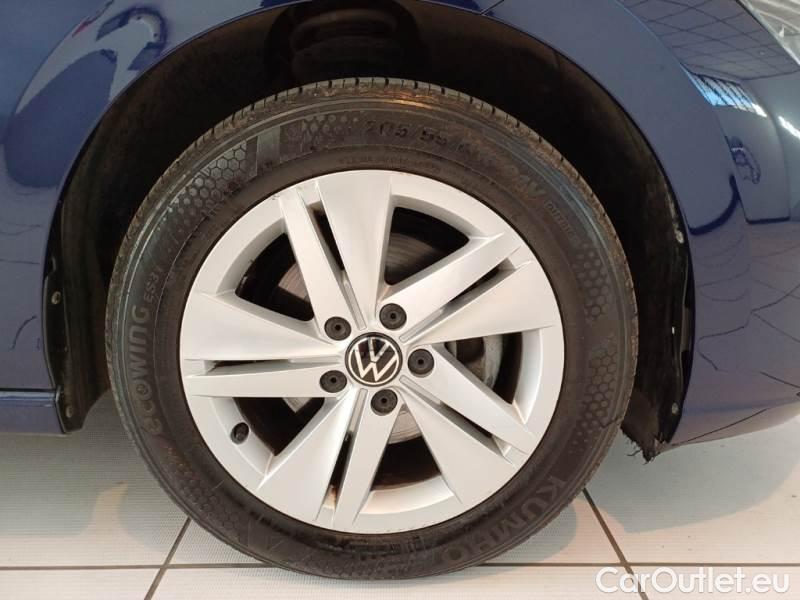 Volkswagen  Golf  VOLKSWAGEN / 2019 / 5P / BERLINA 2.0 TDI SCR 85KW LIFE DSG #17