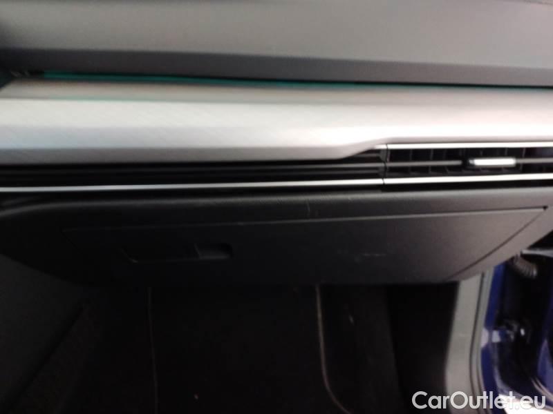 Volkswagen  Golf  VOLKSWAGEN / 2019 / 5P / BERLINA 2.0 TDI SCR 85KW LIFE DSG #130