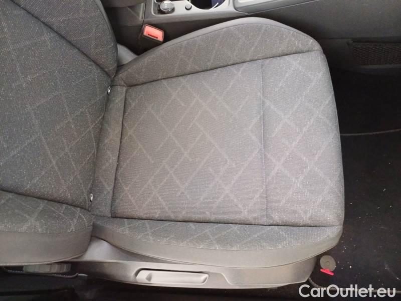 Volkswagen  Golf  VOLKSWAGEN / 2019 / 5P / BERLINA 2.0 TDI SCR 85KW LIFE DSG #14