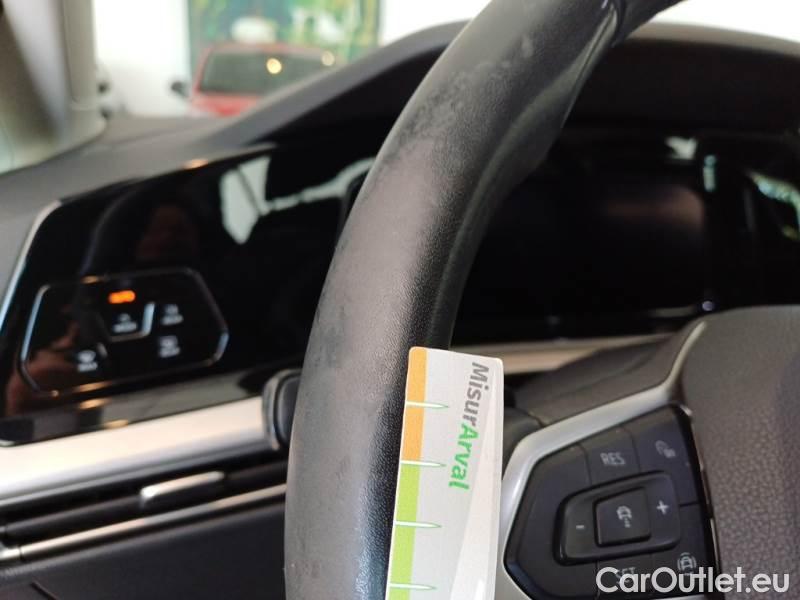 Volkswagen  Golf  VOLKSWAGEN / 2019 / 5P / BERLINA 2.0 TDI SCR 85KW LIFE DSG #126