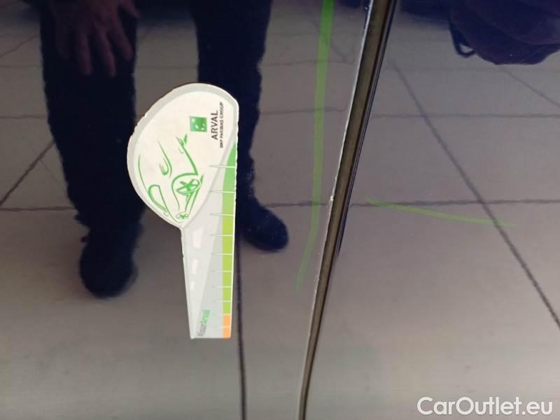 Volkswagen  Golf  VOLKSWAGEN / 2019 / 5P / BERLINA 2.0 TDI SCR 85KW LIFE DSG #94