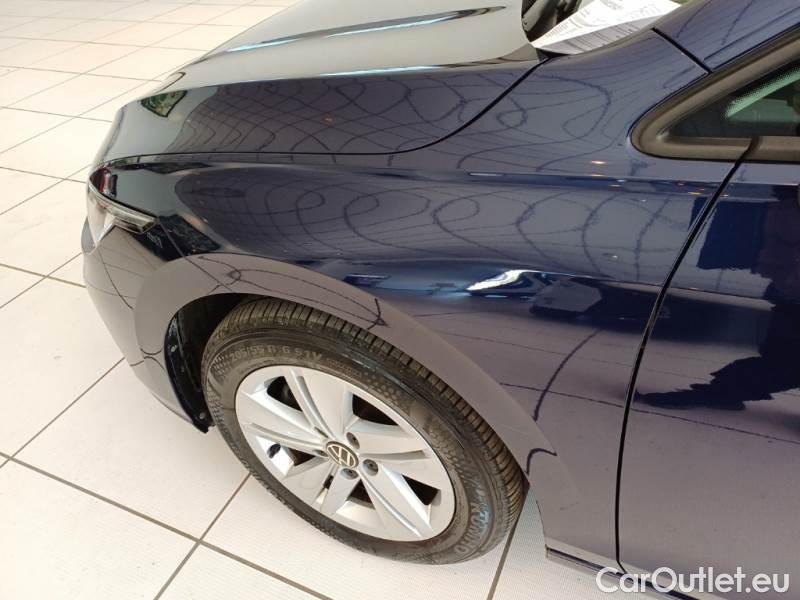 Volkswagen  Golf  VOLKSWAGEN / 2019 / 5P / BERLINA 2.0 TDI SCR 85KW LIFE DSG #98