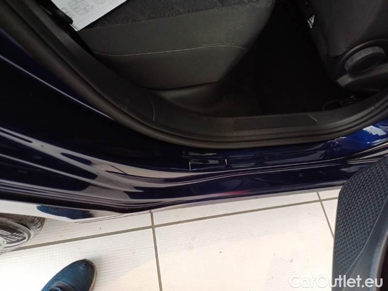 Volkswagen  Golf  VOLKSWAGEN / 2019 / 5P / BERLINA 2.0 TDI SCR 85KW LIFE DSG #136