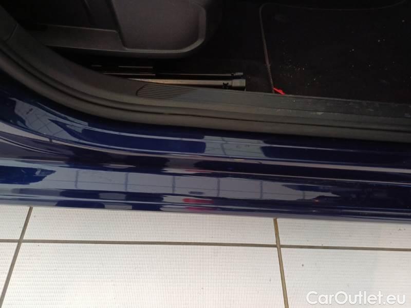 Volkswagen  Golf  VOLKSWAGEN / 2019 / 5P / BERLINA 2.0 TDI SCR 85KW LIFE DSG #133