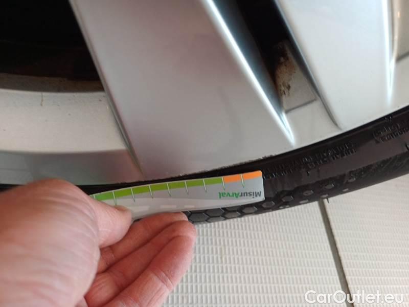 Volkswagen  Golf  VOLKSWAGEN / 2019 / 5P / BERLINA 2.0 TDI SCR 85KW LIFE DSG #122