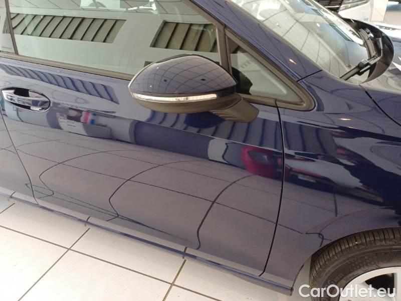 Volkswagen  Golf  VOLKSWAGEN / 2019 / 5P / BERLINA 2.0 TDI SCR 85KW LIFE DSG #52