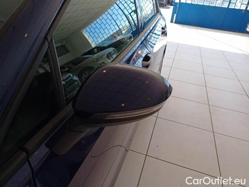 Volkswagen  Golf  VOLKSWAGEN / 2019 / 5P / BERLINA 2.0 TDI SCR 85KW LIFE DSG #109