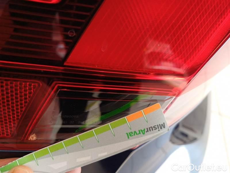 Volkswagen  Golf  VOLKSWAGEN / 2019 / 5P / BERLINA 2.0 TDI SCR 85KW LIFE DSG #80